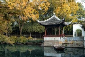 le l'automne dans le parc de Suzhou jardin dans Chine photo