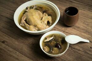 poulet soupe et en bois Contexte. photo