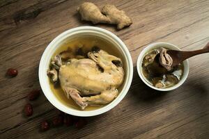 poulet soupe et en bois Contexte. photo