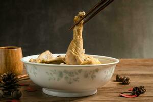 poulet soupe et en bois Contexte. photo