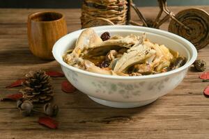 poulet soupe et en bois Contexte. photo