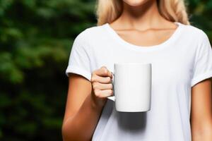 ai génératif. Jeune fille en portant une plaine blanc café tasse, moquer en haut photo