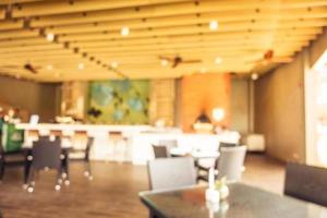 flou abstrait et buffet de restaurant défocalisé dans un complexe hôtelier photo