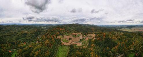 srebrna gora forteresse et soudain montagnes à l'automne saison, aérien drone vue photo