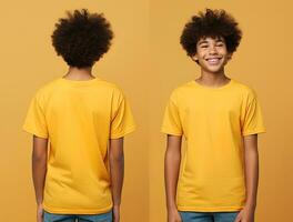 de face et retour vues de une peu garçon portant une Jaune T-shirt. ai généré photo