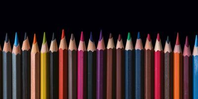 vibrant tableau de coloré coloré des crayons avec tableau noir toile de fond, illustrant école et retour à l'école concept - ai généré photo