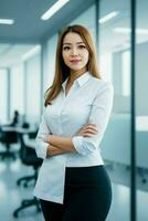 femme d'affaires dans le milieu de une moderne Bureau photo