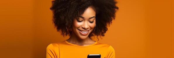 fille avec téléphone sur Orange Contexte. ai généré photo