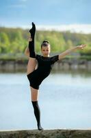 rythmique gymnaste Faire verticale jambe fendue photo