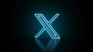 Madrid, Espagne - août, 2023. néon social médias logo .nouveau logo Twitter, Twitter X sur noir Contexte. photo