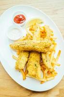 fish and chips avec frites photo