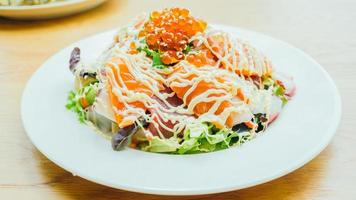 salade de sashimi aux fruits de mer photo