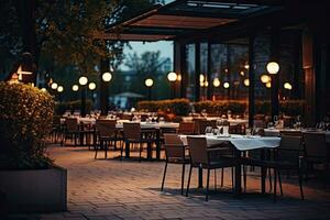 luxe restaurant avec les tables et chaises dans le soir. restaurant extérieur. génératif ai photo