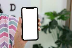 main en portant téléphone blanc filtrer, mobile téléphone blanc écran photo