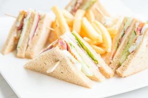 club sandwichs en plaque blanche photo