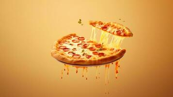 tranche de Pizza chute dans le air sur une foncé Contexte. photo