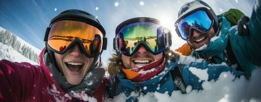 une groupe de skieurs portant ski des lunettes de protection et gants photo