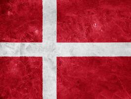 drapeau de Danemark sur une texturé Contexte. concept collage. photo