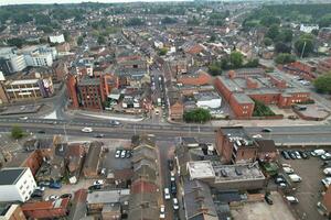 aérien vue de illuminé centre ville bâtiments, routes et central luton ville de Angleterre Royaume-Uni à début de clair temps nuit de septembre 5ème, 2023 photo