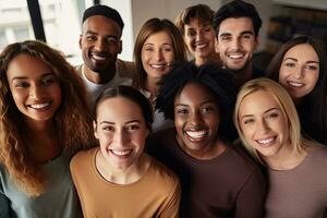 groupe de Multi-éthnique collègues dans le bureau. ai généré photo