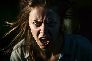 un en colère femme avec sa bouche ouvert dans une foncé pièce génératif ai photo
