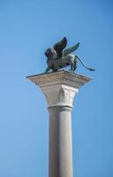 lion en bronze sur une colonne à st. carré de la marque. Venise, Italie, 2019