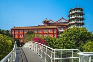 Passerelle de baguashan et pagode de bagua à changhua, taiwan photo