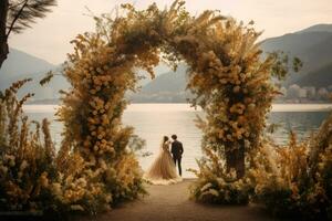 mariage cambre dans le milieu de une Lac photo