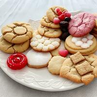 bonbons plat sur une plaque. biscuit, sucre bonbons, biscuits des biscuits photo