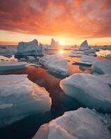 magnifique le coucher du soleil plus de icebergs à le coucher du soleil photo