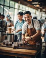 content asiatique barista en train de préparer café dans café boutique, sélectif se concentrer. photo