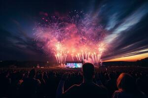 gens en train de regarder feux d'artifice photo