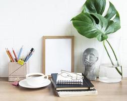 table de bureau avec cahiers photo