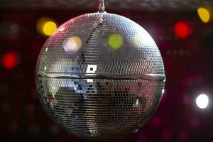 disco Balle avec brillant poutres, nuit fête Contexte photo. photo