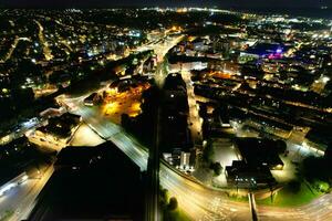 aérien vue de illuminé centre ville bâtiments, routes et central luton ville de Angleterre Royaume-Uni à début de clair temps nuit de septembre 5ème, 2023 photo