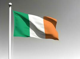 Irlande nationale drapeau agitant sur gris Contexte photo