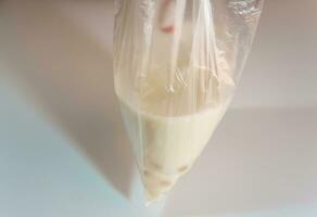 lait de soja, lait de soja dans un sac en plastique photo