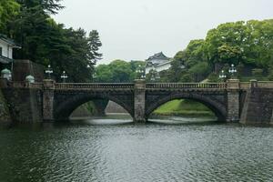 Japon tokyo impérial palais Château pont avec réflexion Asie empereur repère, vieux ancien histoire architecture Oriental ville Royal la tour fort edo bâtiment culture, attraction forteresse la monarchie photo