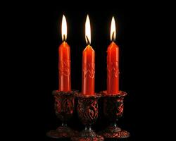 Trois allumé bougies orienté vers chaque autre noir arrière-plan, diwali Stock images, réaliste Stock Photos