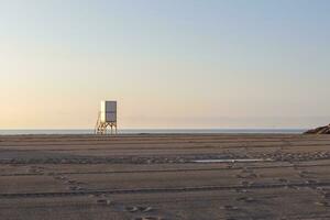 serein Matin plage vue avec sauveteur cabine dans tossa de Mar photo