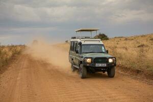 jeep safari dans maasaï mara nationale parc Kenya photo