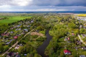 dobele city, bâtiments industriels et résidentiels photo