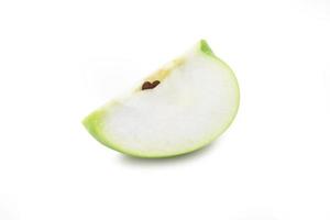 pommes vertes isolées sur fond blanc avec un tracé de détourage photo