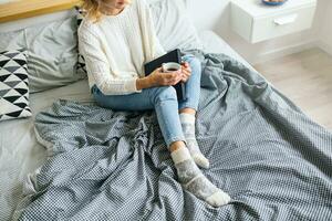 Jeune femme dans hiver Matin photo