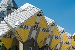 vue des maisons cubiques à rotterdam, le 11 mai 2018 photo