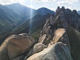 rocher d'ulsanbawi dans le parc national de seoraksan. Corée du Sud photo