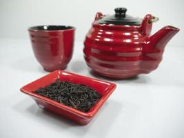 thé chinois et une théière rouge avec une tasse sur le bachground photo