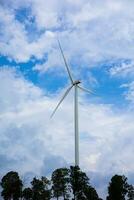 vent turbine derrière le magnifique bleu ciel photo