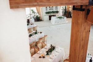 salle de banquet pour mariages avec éléments décoratifs photo