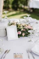 salle de banquet pour mariages avec éléments décoratifs photo